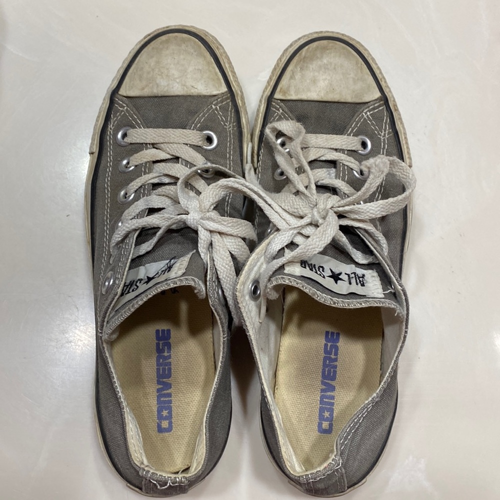 Grey converse